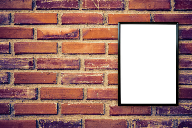 黑色海报框在砖墙上图片下载