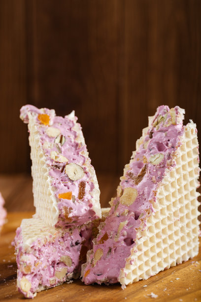 传统的意大利牛轧糖配坚果和蜜饯水果图片下载