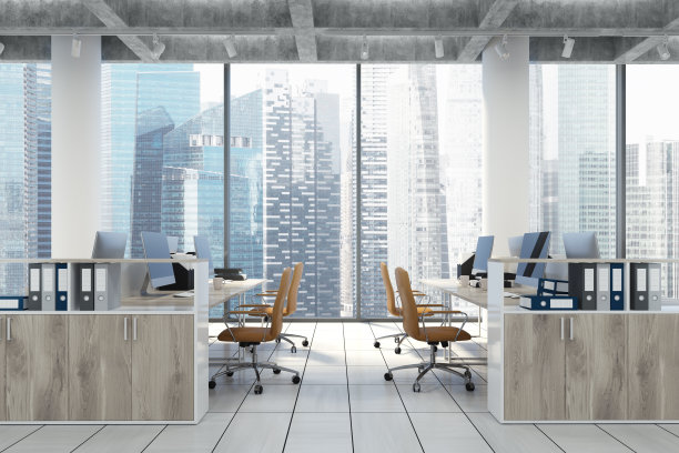 市中心的阁楼办公室，米色椅子素材图片