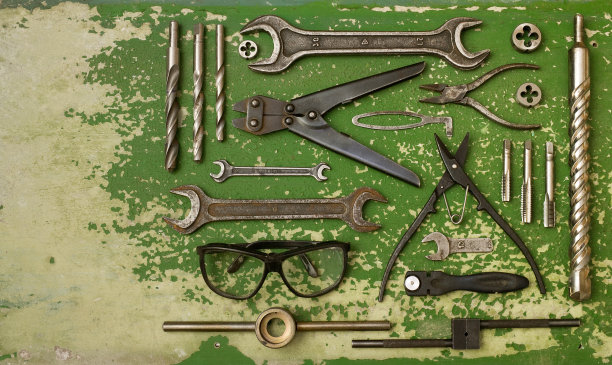 在绿色背景上建造仪器图片下载