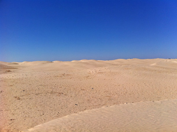 沙漠里的沙子视图图片下载