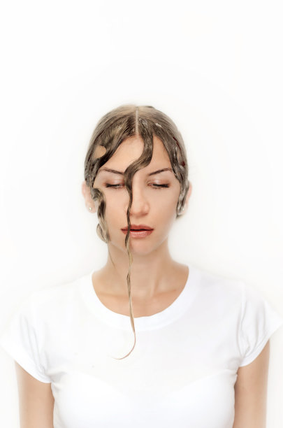 发型古怪的女演员图片下载