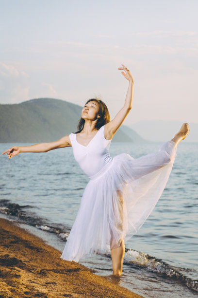 芭蕾舞演员户外图片下载