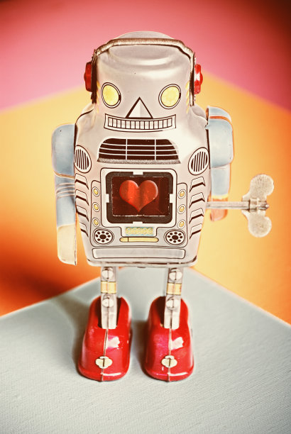 老式锡玩具金属发条机器人心脏在中心图片下载