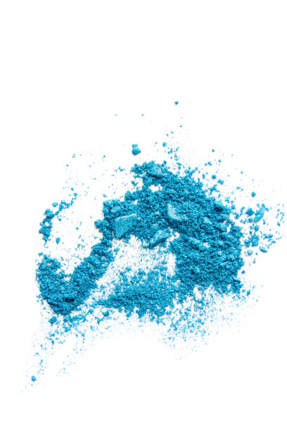 眼影彩妆散粉复制空间。各种设置孤立在白色背景上。时尚与美容行业的概念。摘要，放置文字，纹理矿物化妆图片下载