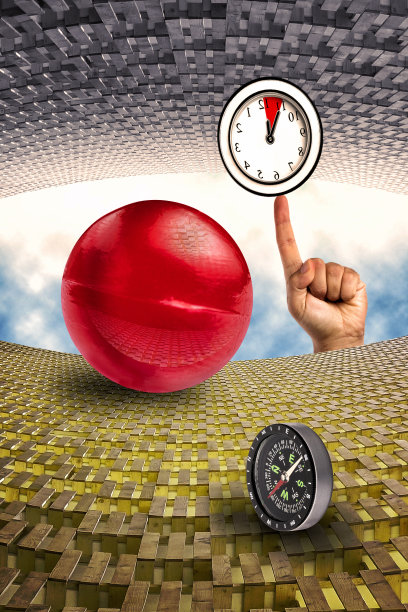 超现实的时间构图，红色球形罗盘和手持倒挂挂钟的悬崖边缘图片下载