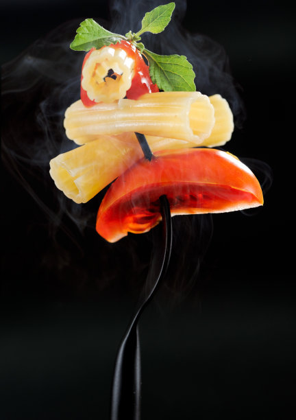 叉与肋状通心粉图片下载