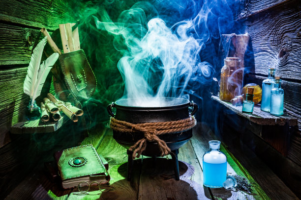 复古的巫师坩埚与魔法药水和书的万圣节图片下载