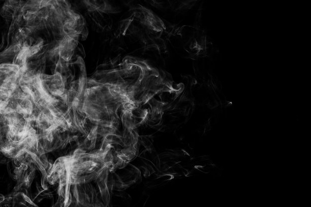 烟雾孤立在黑色背景上图片下载