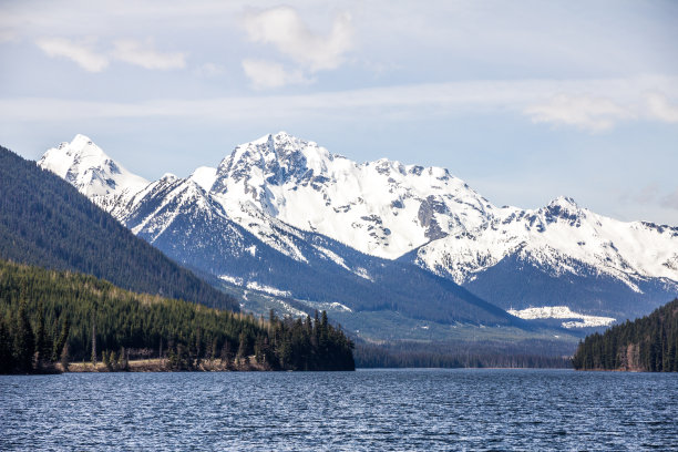卡尤什山和达菲湖沿99号公路，公元前南部图片下载
