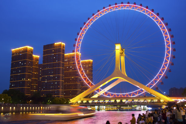 黑夜的车轮图片下载