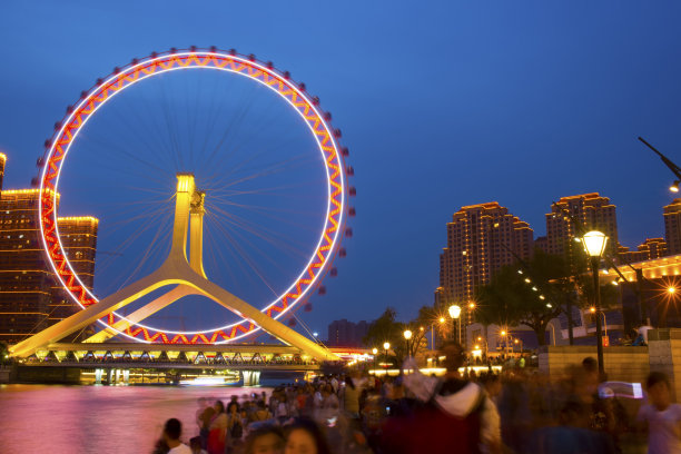 黑夜的车轮素材图片