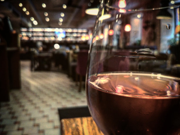 披萨店的红酒图片下载