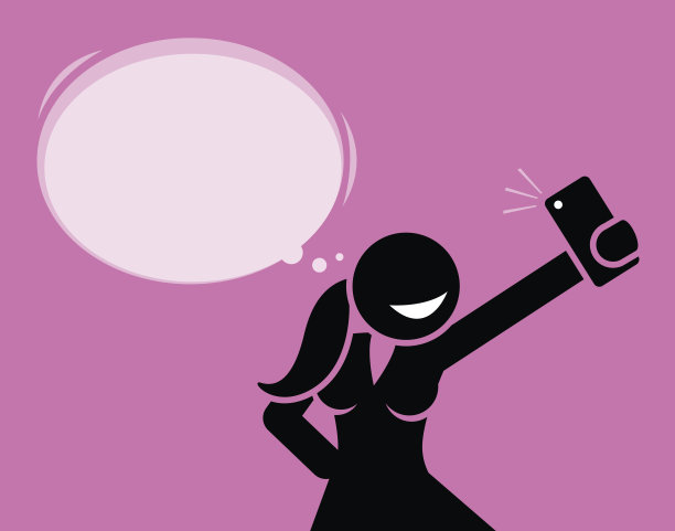 女孩在用手机自拍。图片下载