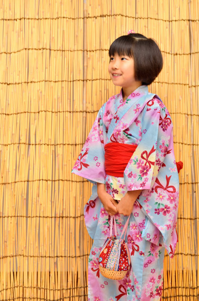 日本的衣服的女孩图片下载