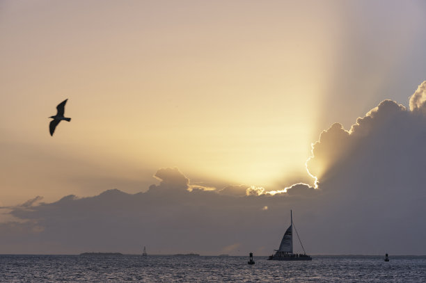 日落在基韦斯特与帆船图片下载