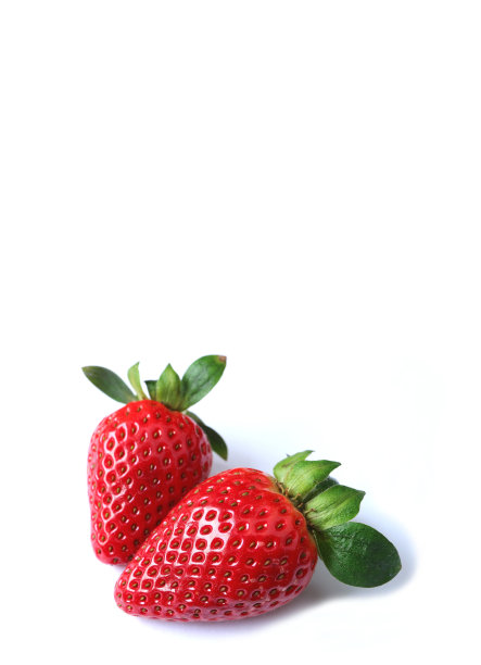 一对鲜红成熟草莓，留有设计空间图片下载