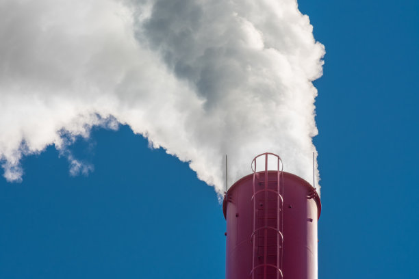 红色工业烟囱图片下载