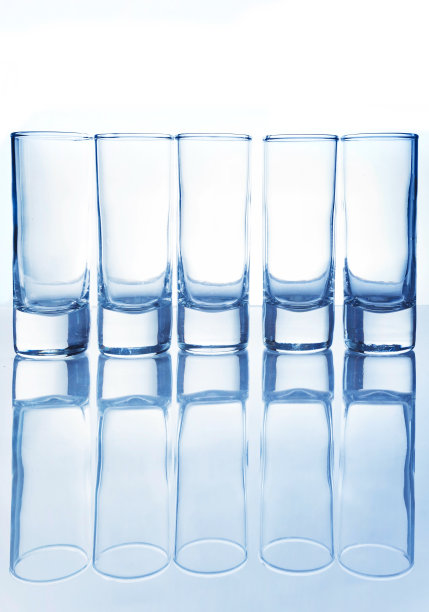 眼镜伏特加图片下载