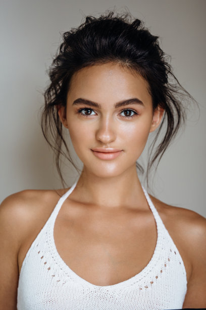 美丽的女人面对近工作室素材图片