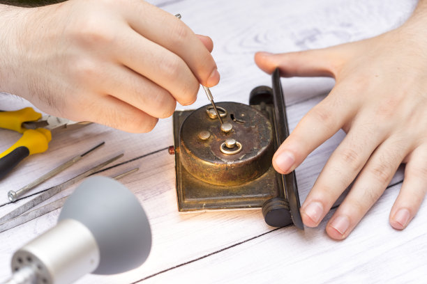 钟表匠图片下载