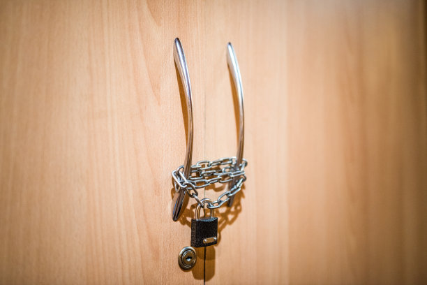 柜子上的万能钥匙锁图片下载