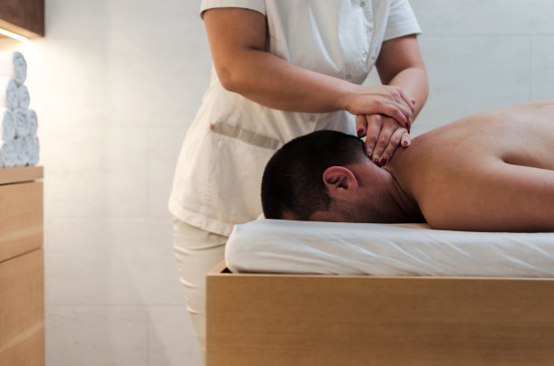 按摩颈部图片下载