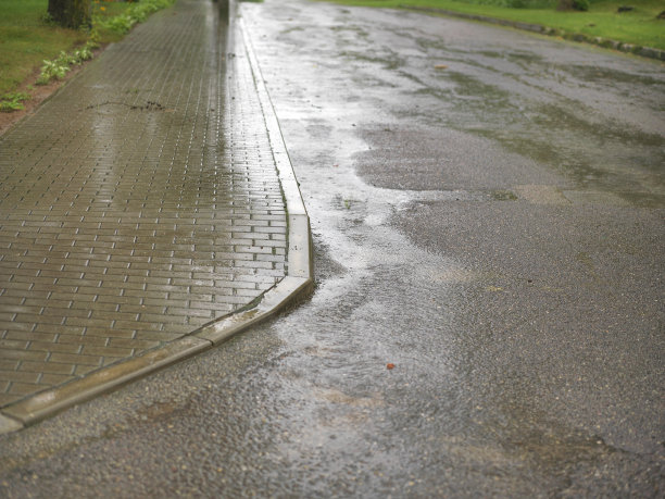 雨天的街道图片下载