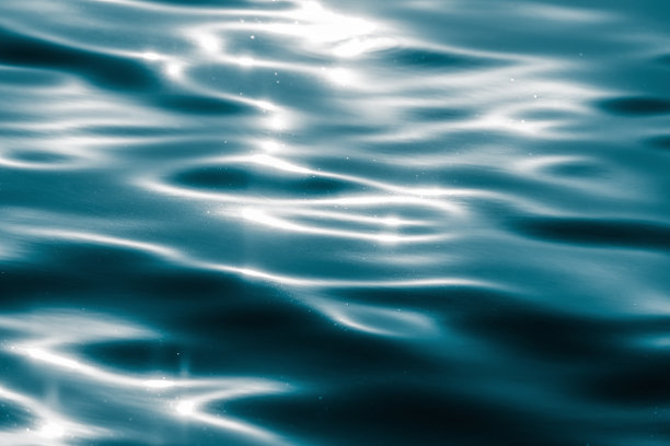 碧波荡漾的水面图片下载