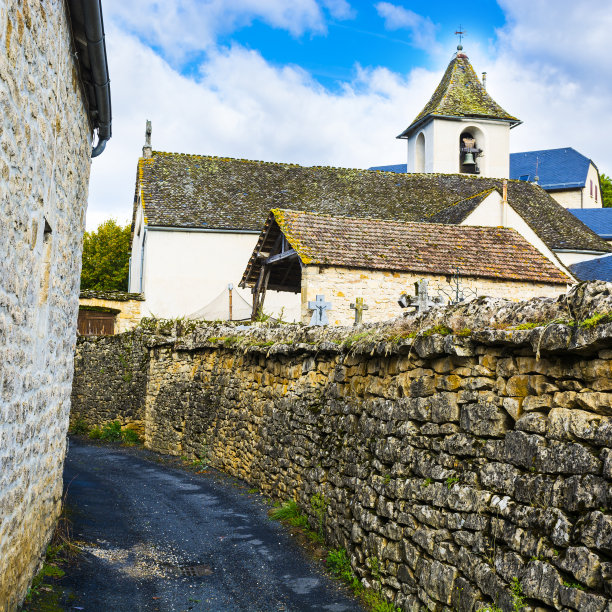 法国Auxillac市的墓地街图片下载