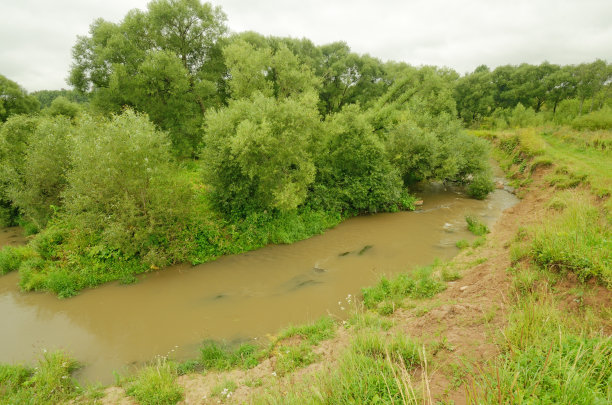 自然景观与河流。图片下载
