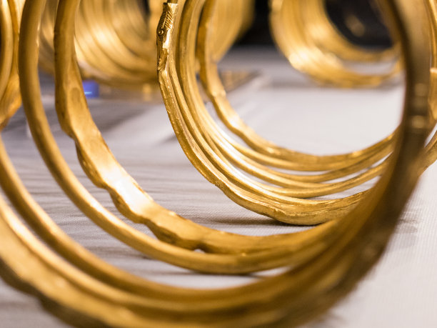 金色的手镯图片下载