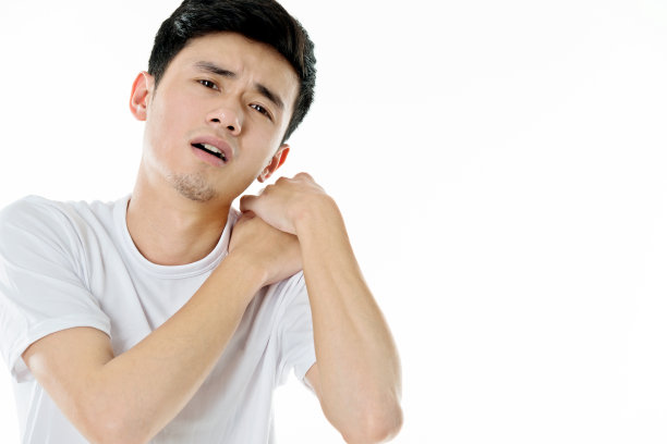 肩痛的年轻人素材图片