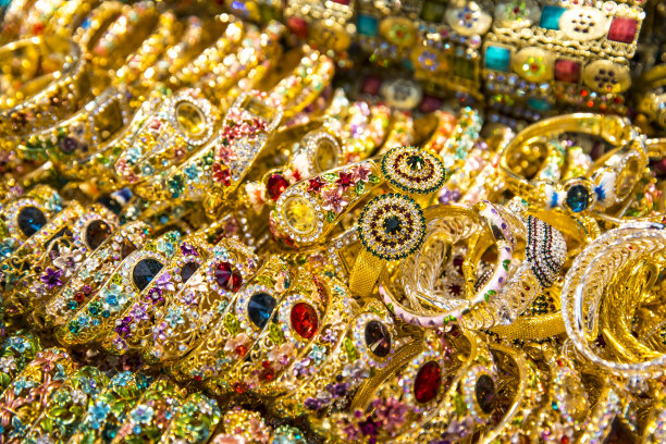 中国新疆的半宝石首饰图片下载