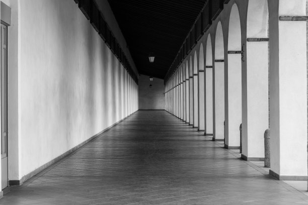 黑白走廊图片下载