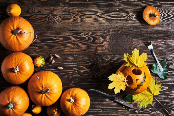 万圣节南瓜人用刀叉图片下载