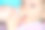 特写镜头，和一个奶瓶宝宝一起吃，看着镜头图片下载
