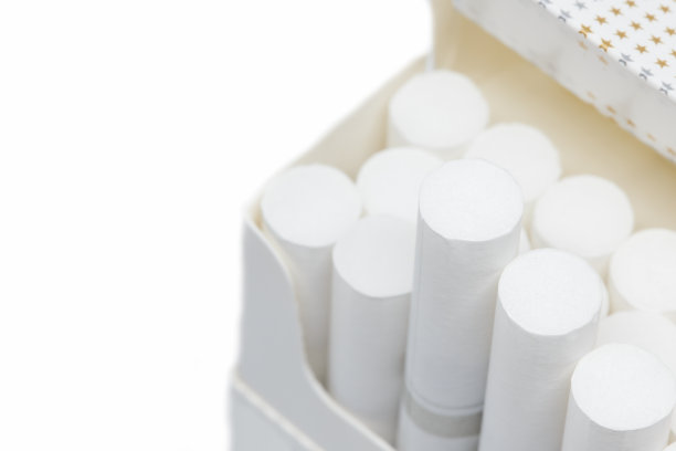 盒子里的香烟图片下载