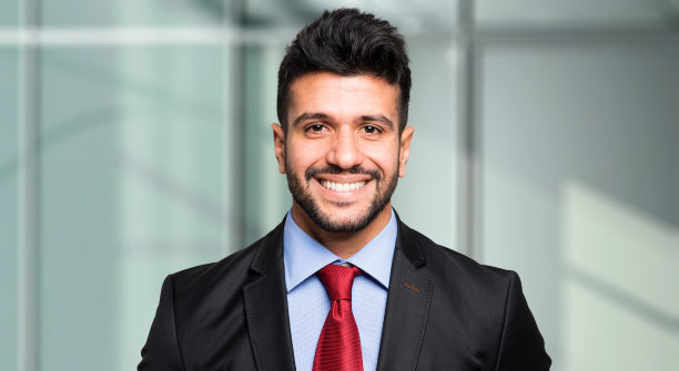 英俊的商人肖像图片下载