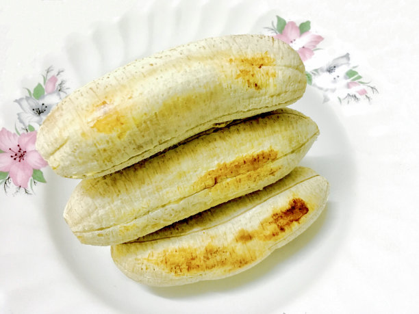 一盘烤香蕉图片下载