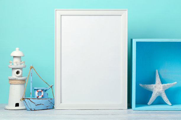 框架模型放在木桌上。图片下载