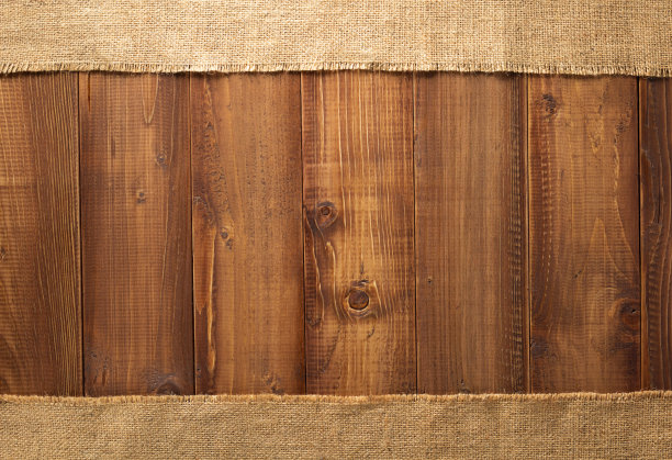 粗麻布装在木头上图片下载