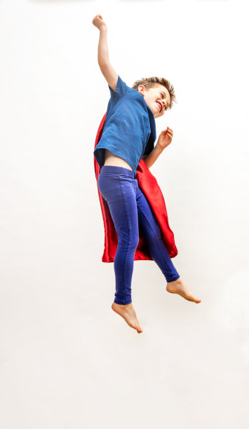 跳跃飞翔的动态超级英雄男孩图片下载