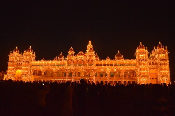 迈索尔宫的夜景照明图片下载