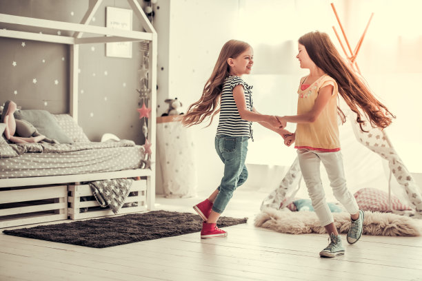 小女孩玩图片下载