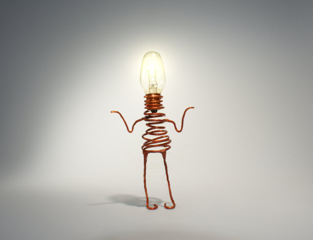 一个轻球形机器人耸耸肩图片下载