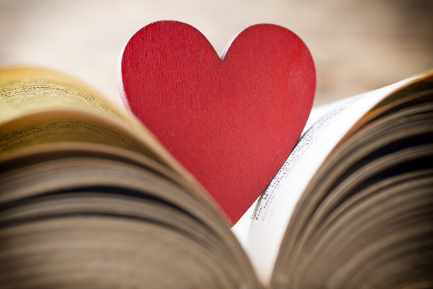 红心之书。贺卡。图片下载