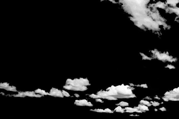 黑色背景上的云图片下载