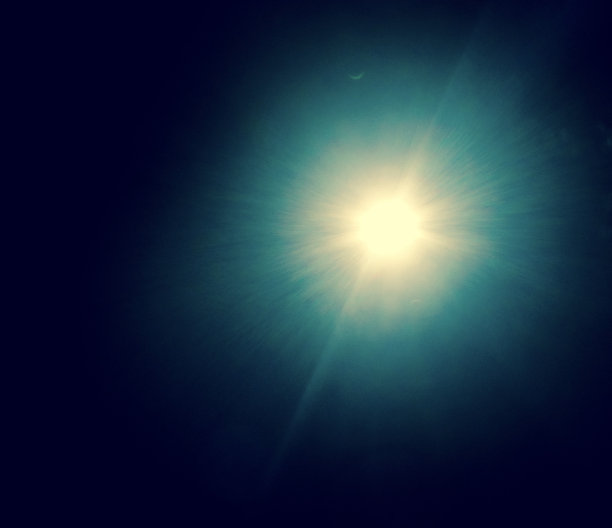 八月诺曼湖的月食图片下载