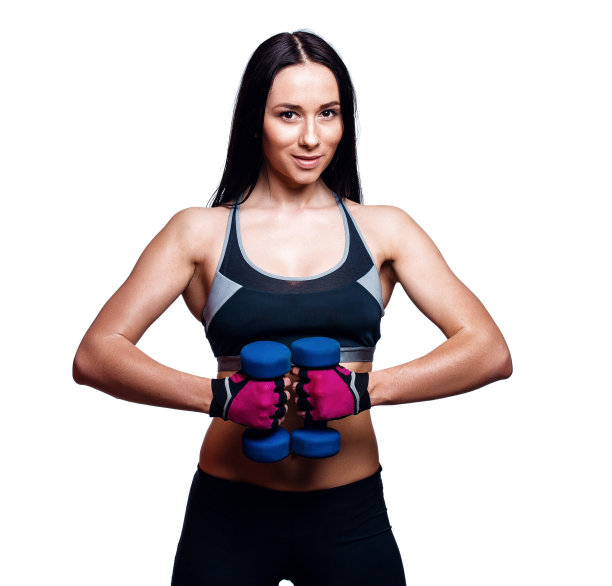 健身女孩，白色背景上带着震动器和毛巾。迷人的运动女性放松后的锻炼。图片下载